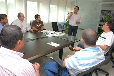 Alcalde de Cali se reúne en Cascajal con directivas del América