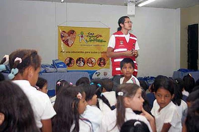 Kits y bonos escolares, para estudiantes de círculos de aprendizaje