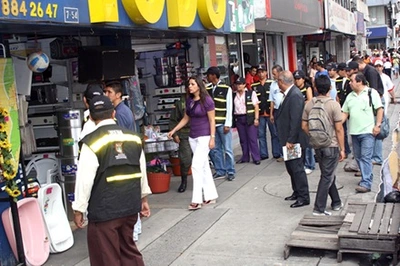 Concertada recuperación del espacio público en la calle 13