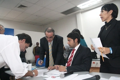 Concesionarios de mega obras firman contratos