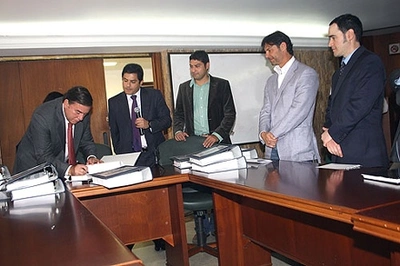 Firma de contratos, punto de partida en la puesta en marcha de las 21 mega obras