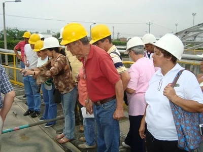 Líderes del proyecto “Uso Racional del Agua”, de la comuna 5, visitaron planta PTAR