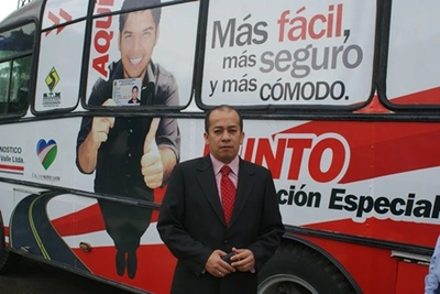 Secretario de Tránsito, primer usuario del bus inteligente