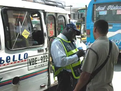 Continúan operativos a buses que hacen paralelismo al MIO