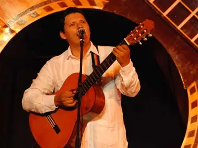 El Mono Núñez llega a Los Cristales