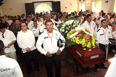 Emotiva despedida de guardas cívicos a su compañera