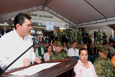 En medio de la lluvia se abren las votaciones en Cali