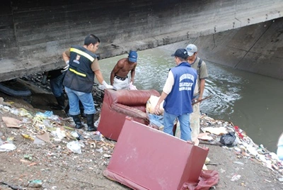 Puentes de la ciudad son desalojados