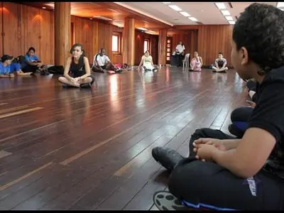 Actor español fortalece el talento artístico de las Escuelas de Salsa de Cali