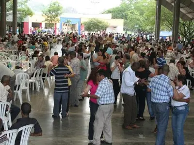 Adultos Mayores celebraron en el Orquideorama