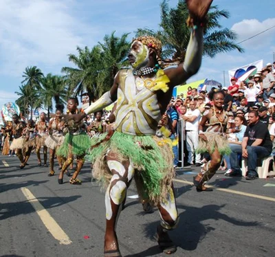 50 artistas y gestores construyen el carnaval de Cali Viejo