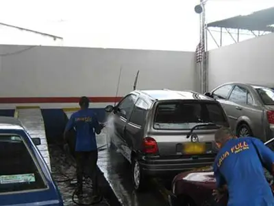 Suspensión de actividades en dos lavaderos de carros