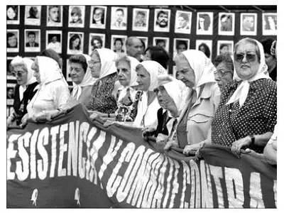 Llegan a ‘La Máscara’ las madres de la plaza de mayo