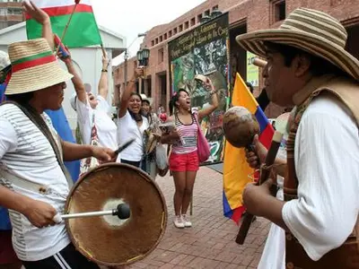 Artesanos de la Loma de la Cruz realizan desfile promocional