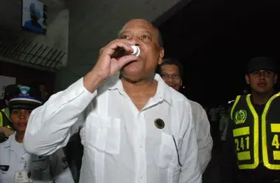Embajador de Angola saboreó el Petronio