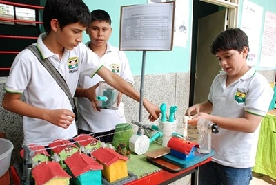 Feria de la ciencia en la semana cultural de la Institución Educativa Eva Riascos Plata