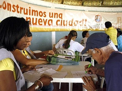 Cartas cheques dan posibilidad a familias desplazadas de adquirir vivienda