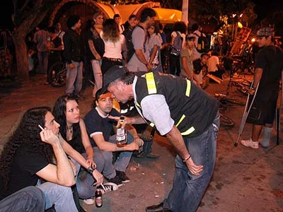 Multan a caleños por consumir licor en espacios públicos