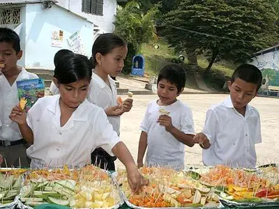 Alcaldía sancionará a tiendas de colegios  que no vendan alimentos saludables