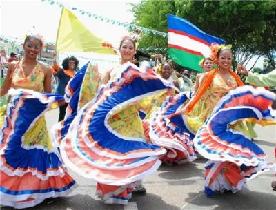 Pinceladas de Cultura en Plazas y Parques