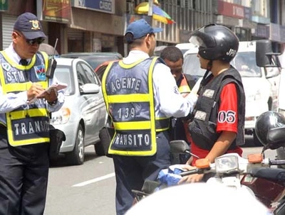 Garrote y zanahoria para deudores de multas de tránsito