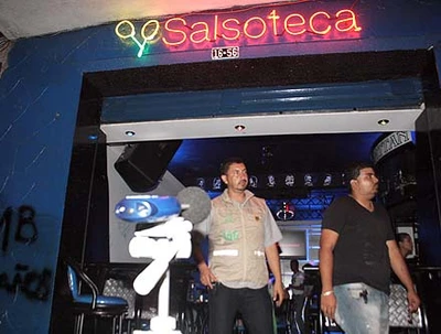 Suspenden negocios por exceso de ruido