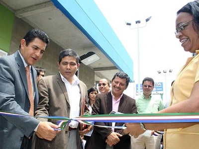 Alcaldía y sector privado entregaron nuevo plantel educativo en Comuna 8