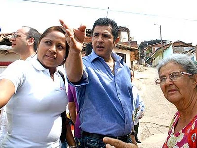 Alcalde realizó caminata de socialización del MIO Cable en la comuna 20