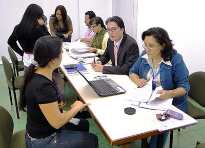 Primer grupo de propietarios firma promesa de compraventa con MIO Cable