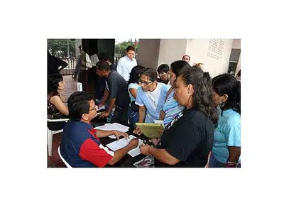 Quedan 8.000 cupos para la educación oficial