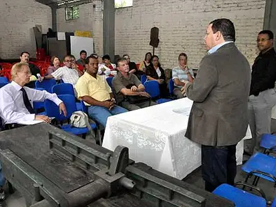 Educación entrega dotación a las 90 instituciones de la ciudad