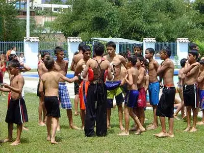 Formación deportiva para niños de la comuna 10