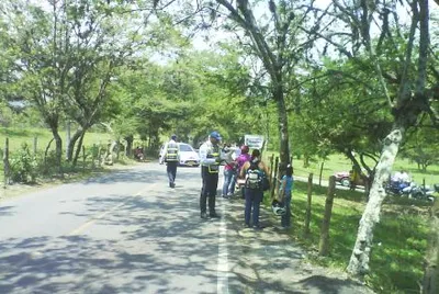 Motociclistas continúan infringiendo el Decreto 0345