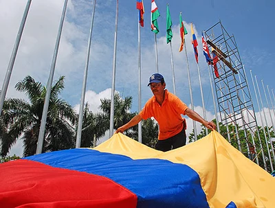 El parque de las banderas se viste de gala