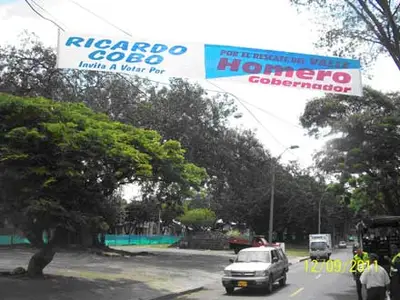Pasacalles siguen siendo ubicados en Cali pese a su prohibición