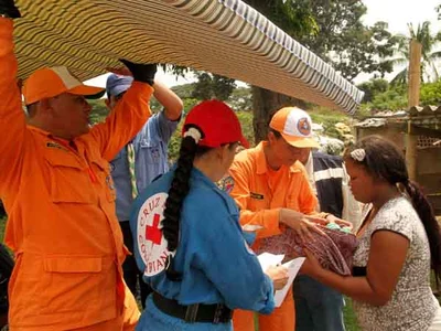 1.183 familias del jarillón del río Cauca recibieron ayudas humanitarias