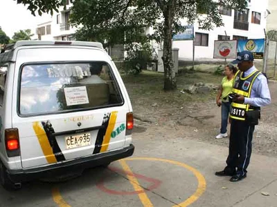 Continúan operativos al servicio de transporte escolar