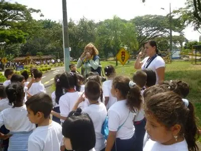 Estudiantes caleños se capacitan en la pista didáctica de Tránsito