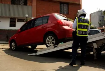 Control a vehículos mal parqueados, realiza Tránsito en el sur de la ciudad
