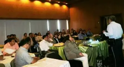 Equipo ‘Defensa de lo Público’ diseña estrategias de defensa ante demandas por huecos en la vía