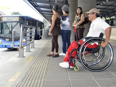 Entregarán tarjetas MÍO para personas con discapacidad de bajos recursos