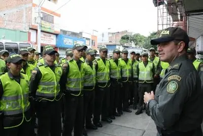 Secretaría de Gobierno de Cali sellará almacenes de la carrera 15 que aún utilicen los andenes como parqueaderos y talleres