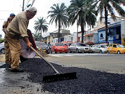 Bacheo y mantenimiento vial, para seguridad y movilidad de los caleños