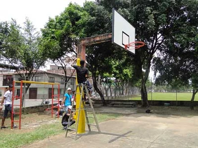 Minga en la Comuna 4 le hizo un ‘gol’ al abandono de parques