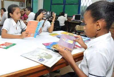 La lectura se hace ‘galopando’ en la ladera, con la yegua ‘Estrellita’: en Cali, ‘Leer es una nota’