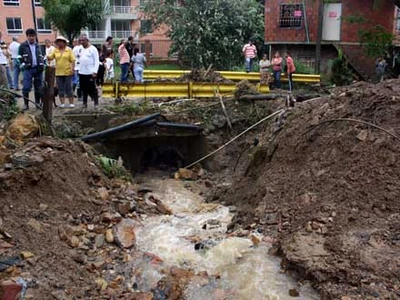 Administración Municipal atiende emergencia en quebrada El Buen Vivir
