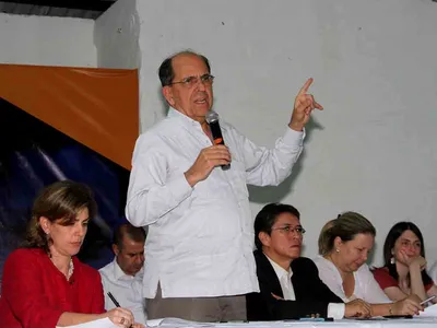 El Alcalde garantizó a la Comuna 1 trabajar en necesidades de educación, agua potable y titulación de tierras