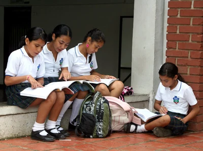 CaliDA obras en la institución educativa Siete de Agosto