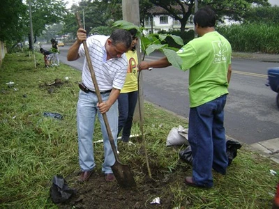 El Dagma trabajó con la tercera edad en el barrio La Fortaleza