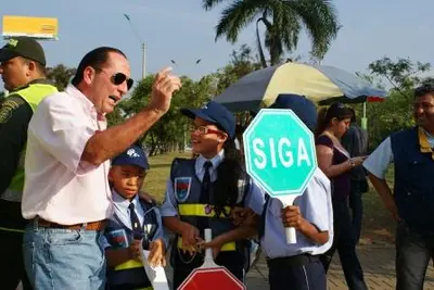 Jóvenes invitan a evolucionar el comportamiento vial en la Calle 5